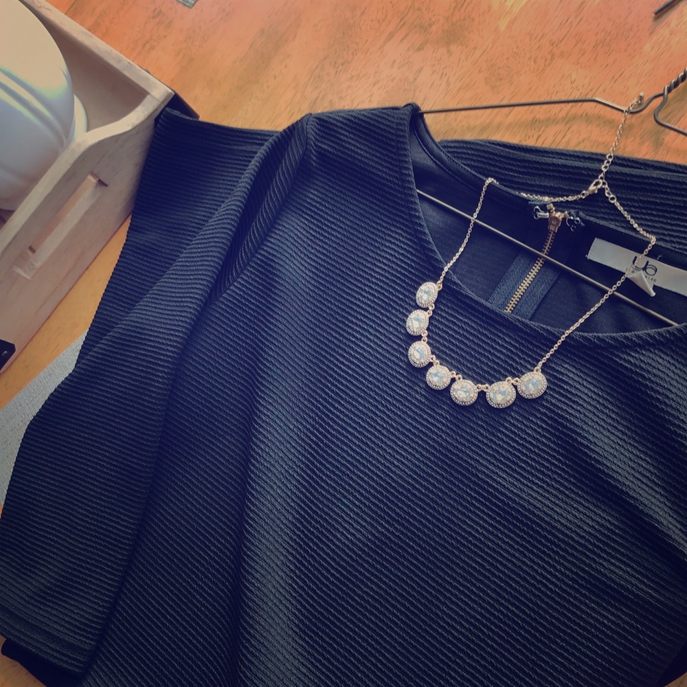 Black dress. 3/4 sleeve